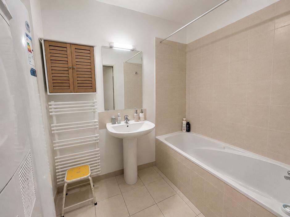 Ac3- location appartement 
bedee
 1786868925
